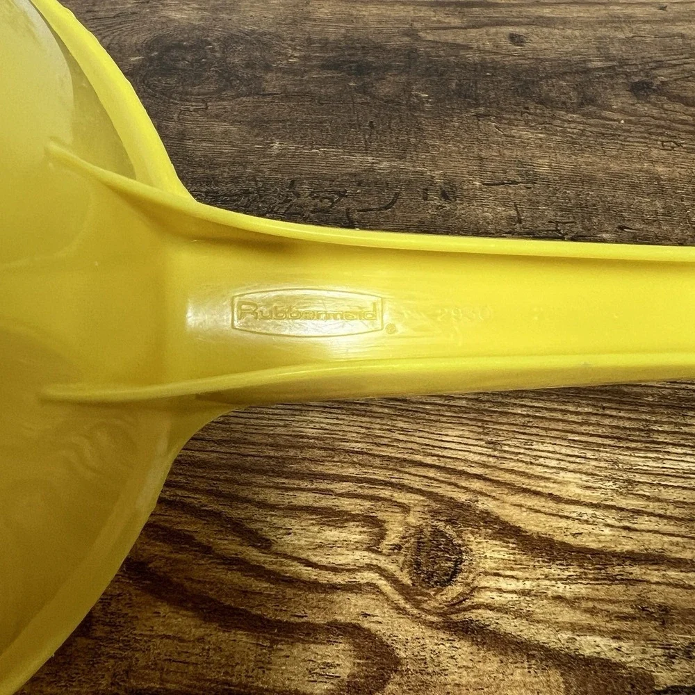 Vintage Rubbermaid‎ Yellow Colander Strainer Long Handle 1980s